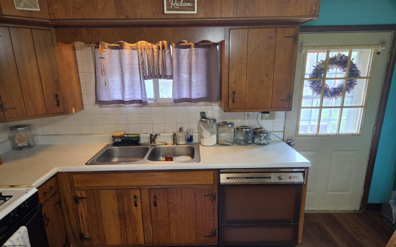 505 1/2 State Street, Fairmont, West Virginia 26554, 3 Bedrooms Bedrooms, 5 Rooms Rooms,1 BathroomBathrooms,Single Family Detached,For Sale,State,0,10165939