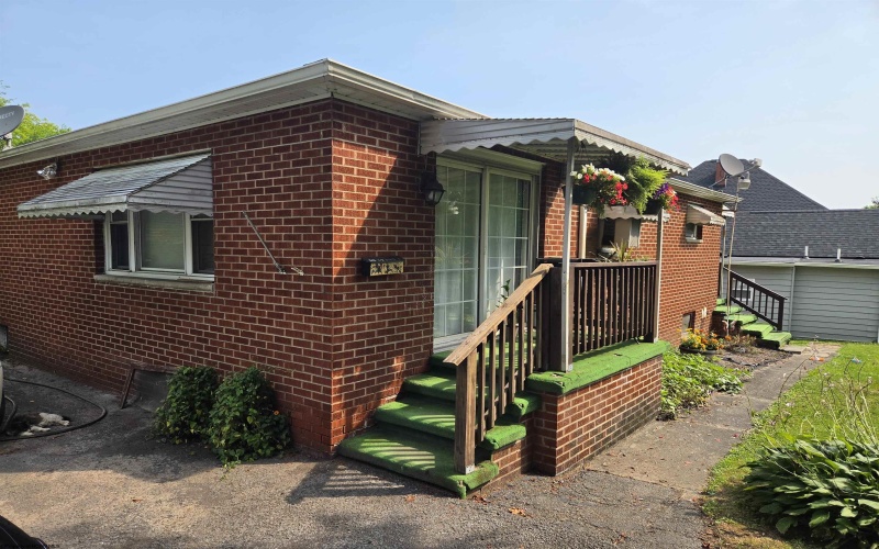 505 1/2 State Street, Fairmont, West Virginia 26554, 3 Bedrooms Bedrooms, 5 Rooms Rooms,1 BathroomBathrooms,Single Family Detached,For Sale,State,0,10165939