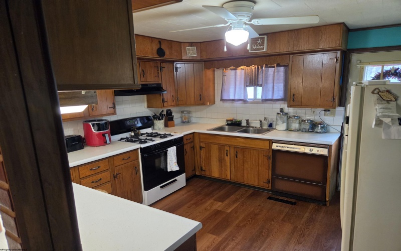 505 1/2 State Street, Fairmont, West Virginia 26554, 3 Bedrooms Bedrooms, 5 Rooms Rooms,1 BathroomBathrooms,Single Family Detached,For Sale,State,0,10165939