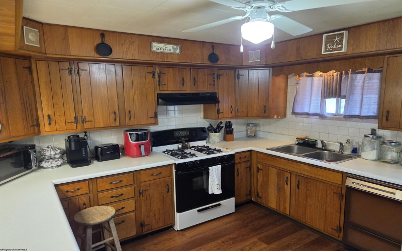 505 1/2 State Street, Fairmont, West Virginia 26554, 3 Bedrooms Bedrooms, 5 Rooms Rooms,1 BathroomBathrooms,Single Family Detached,For Sale,State,0,10165939
