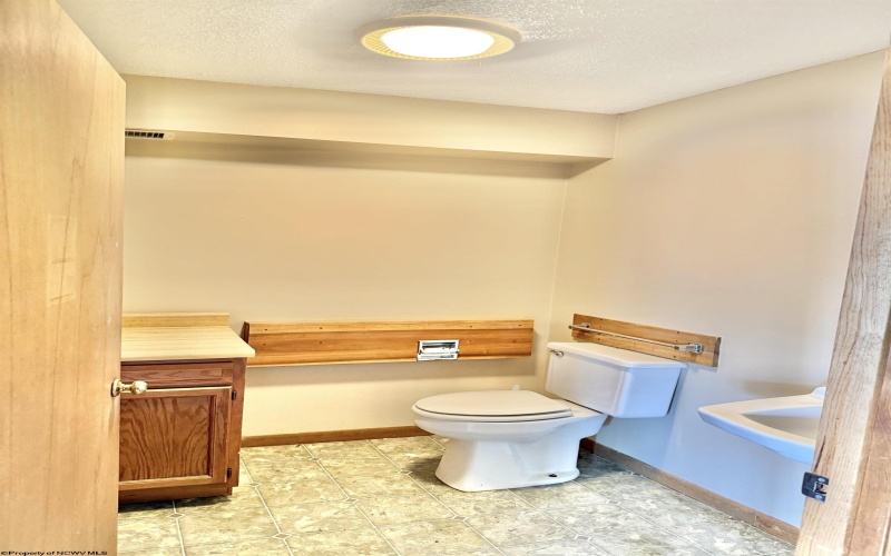 100 Executive Office Plaza Center, Elkins, West Virginia 26241-0000, 0 , 0 ,0,Commercial (for Sale),For Sale,Executive Office Plaza,0,10165927
