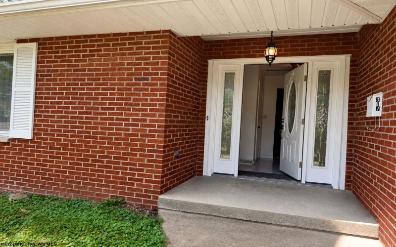 317 Pearcy Avenue, Bridgeport, West Virginia 26330, 3 Bedrooms Bedrooms, 9 Rooms Rooms,3 BathroomsBathrooms,Single Family Detached,For Sale,Pearcy,0,10165941