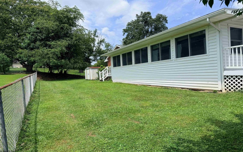 317 Pearcy Avenue, Bridgeport, West Virginia 26330, 3 Bedrooms Bedrooms, 9 Rooms Rooms,3 BathroomsBathrooms,Single Family Detached,For Sale,Pearcy,0,10165941