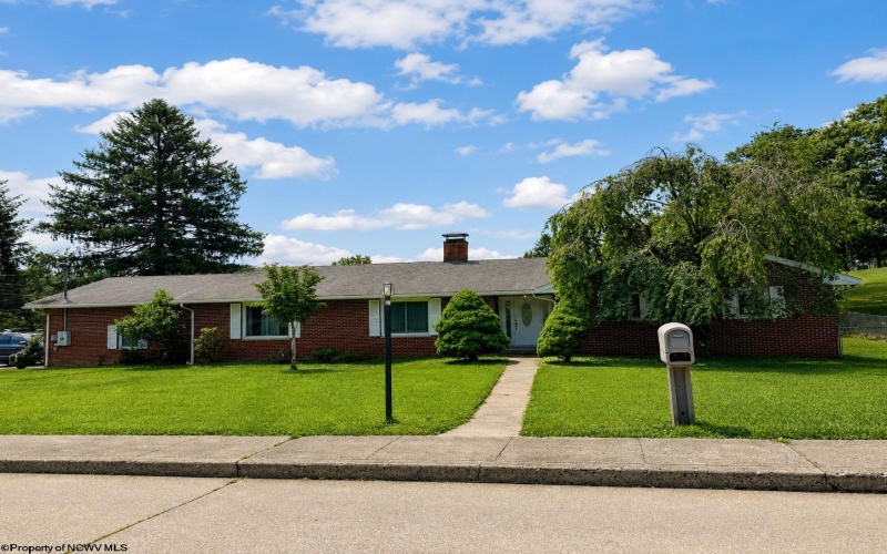 317 Pearcy Avenue, Bridgeport, West Virginia 26330, 3 Bedrooms Bedrooms, 9 Rooms Rooms,3 BathroomsBathrooms,Single Family Detached,For Sale,Pearcy,0,10165941