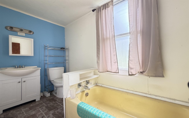 3420 Central Avenue, Farmington, West Virginia 26571, 2 Bedrooms Bedrooms, 5 Rooms Rooms,1 BathroomBathrooms,Single Family Detached,For Sale,Central,0,10165948