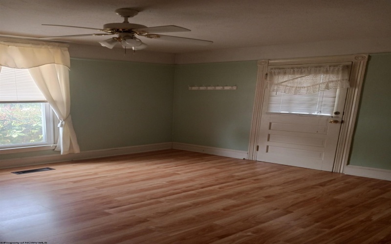 49 Lincoln Street, Buckhannon, West Virginia 26201, 3 Bedrooms Bedrooms, 9 Rooms Rooms,2 BathroomsBathrooms,Single Family Detached,For Sale,Lincoln,0,10165934