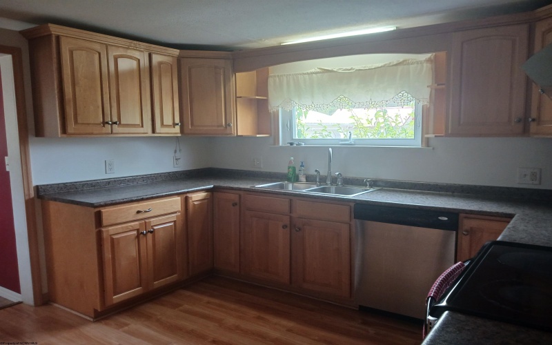 49 Lincoln Street, Buckhannon, West Virginia 26201, 3 Bedrooms Bedrooms, 9 Rooms Rooms,2 BathroomsBathrooms,Single Family Detached,For Sale,Lincoln,0,10165934