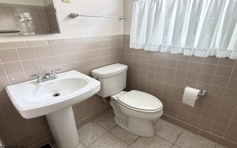 813 Benoni Avenue, Fairmont, West Virginia 26554, 2 Bedrooms Bedrooms, 7 Rooms Rooms,2 BathroomsBathrooms,Single Family Detached,For Sale,Benoni,0,10165970