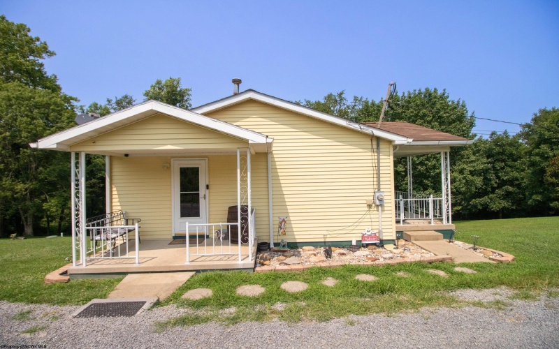 84 Boxwood Drive, Clarksburg, West Virginia 26301, 3 Bedrooms Bedrooms, 8 Rooms Rooms,2 BathroomsBathrooms,Single Family Detached,For Sale,Boxwood,0,10165954