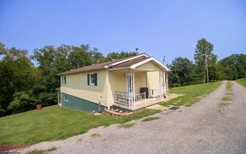 84 Boxwood Drive, Clarksburg, West Virginia 26301, 3 Bedrooms Bedrooms, 8 Rooms Rooms,2 BathroomsBathrooms,Single Family Detached,For Sale,Boxwood,0,10165954