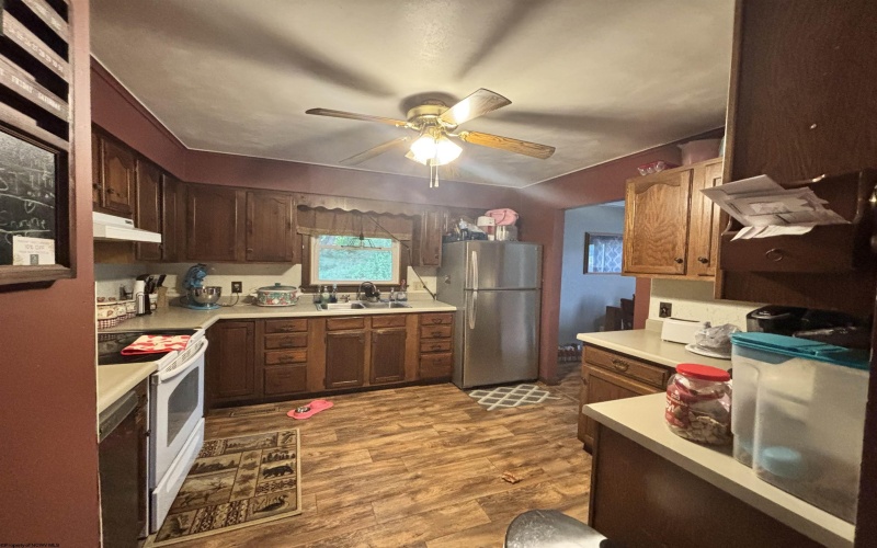 222 Lee Street, Belington, West Virginia 26250, 4 Bedrooms Bedrooms, 8 Rooms Rooms,3 BathroomsBathrooms,Single Family Detached,For Sale,Lee,0,10165955
