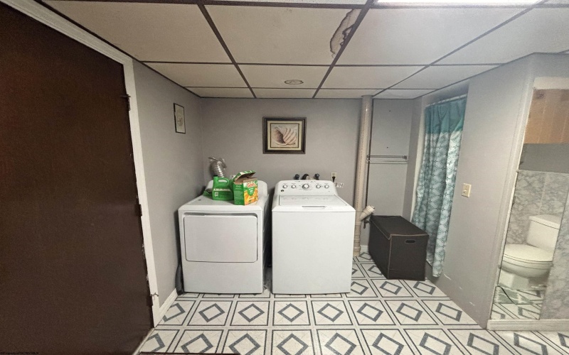 222 Lee Street, Belington, West Virginia 26250, 4 Bedrooms Bedrooms, 8 Rooms Rooms,3 BathroomsBathrooms,Single Family Detached,For Sale,Lee,0,10165955