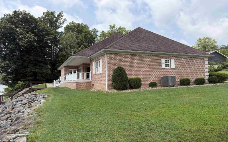 120 Rivercrest Drive, Fairmont, West Virginia 16335, 3 Bedrooms Bedrooms, 12 Rooms Rooms,2 BathroomsBathrooms,Single Family Detached,For Sale,Rivercrest,0,10165956