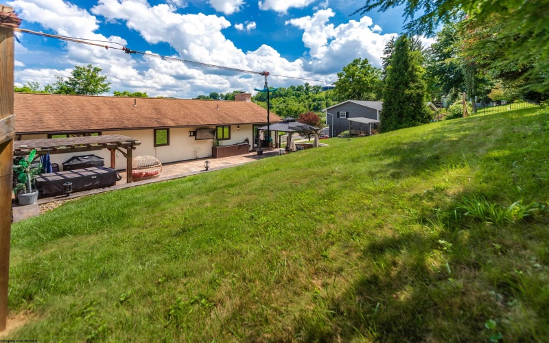 5 Cedarwood Drive, Morgantown, West Virginia 26505, 3 Bedrooms Bedrooms, 8 Rooms Rooms,2 BathroomsBathrooms,Single Family Detached,For Sale,Cedarwood,0,10165961