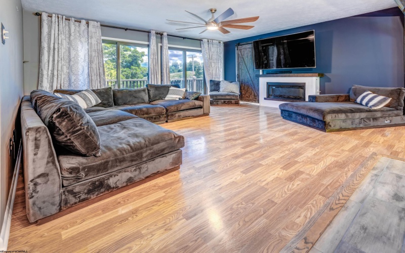 5 Cedarwood Drive, Morgantown, West Virginia 26505, 3 Bedrooms Bedrooms, 8 Rooms Rooms,2 BathroomsBathrooms,Single Family Detached,For Sale,Cedarwood,0,10165961