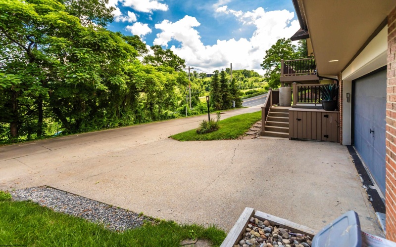 5 Cedarwood Drive, Morgantown, West Virginia 26505, 3 Bedrooms Bedrooms, 8 Rooms Rooms,2 BathroomsBathrooms,Single Family Detached,For Sale,Cedarwood,0,10165961