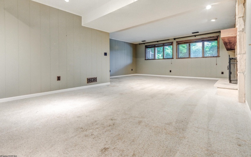 5 Cedarwood Drive, Morgantown, West Virginia 26505, 3 Bedrooms Bedrooms, 8 Rooms Rooms,2 BathroomsBathrooms,Single Family Detached,For Sale,Cedarwood,0,10165961