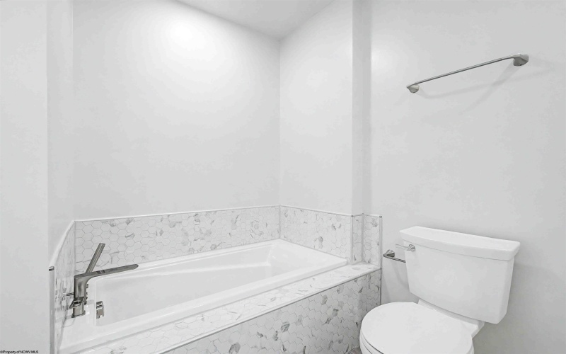 305 Falcon Run, Morgantown, West Virginia 26508, 3 Bedrooms Bedrooms, 9 Rooms Rooms,2 BathroomsBathrooms,Single Family Attached,For Sale,Falcon,0,10165971