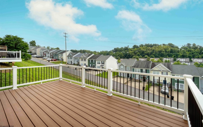 305 Falcon Run, Morgantown, West Virginia 26508, 3 Bedrooms Bedrooms, 9 Rooms Rooms,2 BathroomsBathrooms,Single Family Attached,For Sale,Falcon,0,10165971