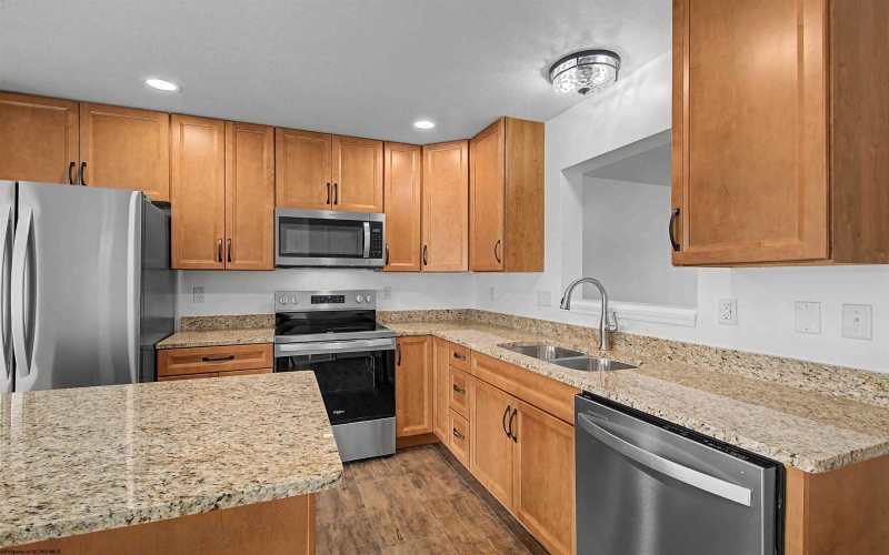 305 Falcon Run, Morgantown, West Virginia 26508, 3 Bedrooms Bedrooms, 9 Rooms Rooms,2 BathroomsBathrooms,Single Family Attached,For Sale,Falcon,0,10165971