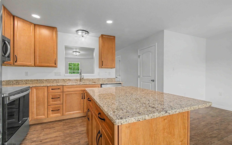 305 Falcon Run, Morgantown, West Virginia 26508, 3 Bedrooms Bedrooms, 9 Rooms Rooms,2 BathroomsBathrooms,Single Family Attached,For Sale,Falcon,0,10165971