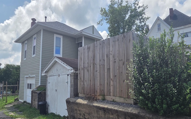 502 Ohio Avenue, Fairmont, West Virginia 26554, 4 Bedrooms Bedrooms, 9 Rooms Rooms,2 BathroomsBathrooms,Single Family Detached,For Sale,Ohio,0,10165978
