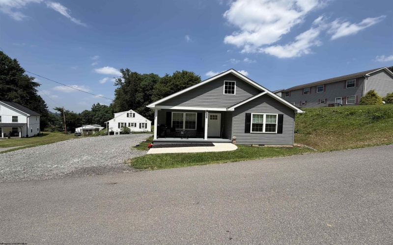 139 Montgomery Road, Weston, West Virginia 26452, 3 Bedrooms Bedrooms, 6 Rooms Rooms,2 BathroomsBathrooms,Single Family Detached,For Sale,Montgomery,0,10165998