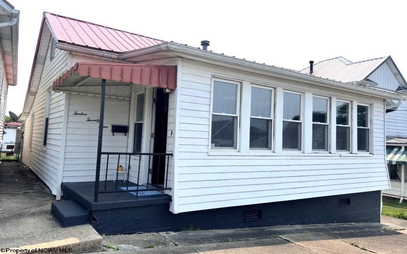 1229 15th Street, Clarksburg, West Virginia 26301, 2 Bedrooms Bedrooms, 6 Rooms Rooms,1 BathroomBathrooms,Single Family Detached,For Sale,15th,0,10165984 1229 15th Street, Clarksburg, West Virginia 26301, 2 Bedrooms Bedrooms, 6 Rooms Rooms,1 BathroomBathrooms,Single Family Detached,For Sale,15th,0,10165984