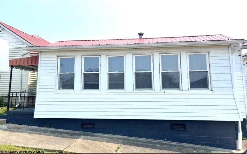 1229 15th Street, Clarksburg, West Virginia 26301, 2 Bedrooms Bedrooms, 6 Rooms Rooms,1 BathroomBathrooms,Single Family Detached,For Sale,15th,0,10165984 1229 15th Street, Clarksburg, West Virginia 26301, 2 Bedrooms Bedrooms, 6 Rooms Rooms,1 BathroomBathrooms,Single Family Detached,For Sale,15th,0,10165984