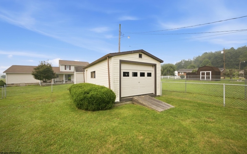 15 Columbia Road, Shinnston, West Virginia 26431, 3 Bedrooms Bedrooms, 6 Rooms Rooms,2 BathroomsBathrooms,Single Family Detached,For Sale,Columbia,0,10165987