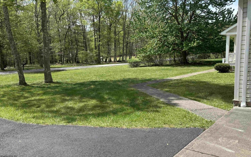 579 Black Cherry Drive, Fairmont, West Virginia 26554, 3 Bedrooms Bedrooms, 7 Rooms Rooms,2 BathroomsBathrooms,Single Family Detached,For Sale,Black Cherry,0,10165986