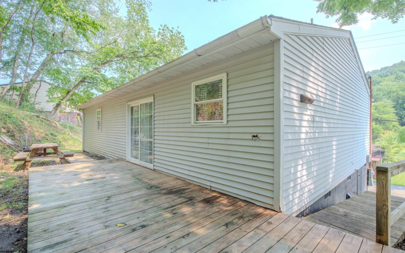 815 Laurel Drive, Mannington, West Virginia 26582, 3 Bedrooms Bedrooms, 8 Rooms Rooms,1 BathroomBathrooms,Single Family Detached,For Sale,Laurel,0,10165985