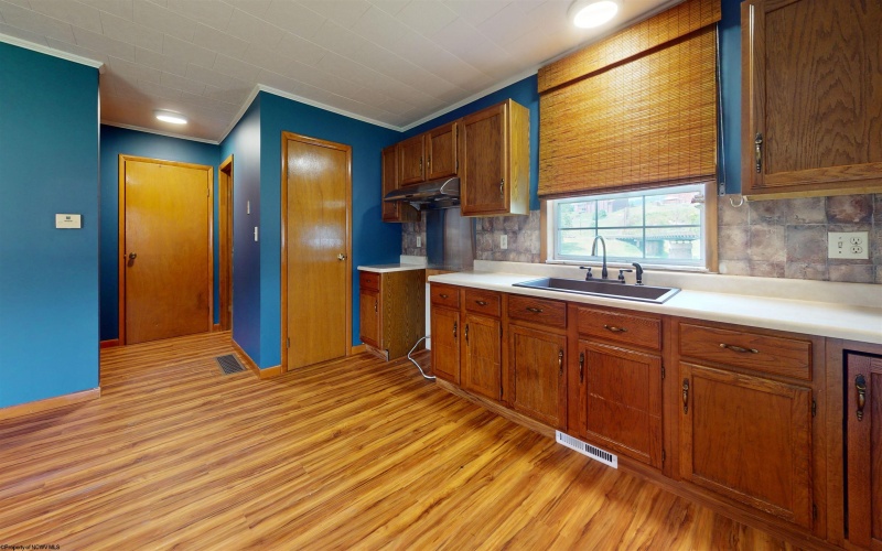 425 Bridge Street, Fairmont, West Virginia 26554, 1 Bedroom Bedrooms, 3 Rooms Rooms,1 BathroomBathrooms,Single Family Detached,For Sale,Bridge,0,10166014