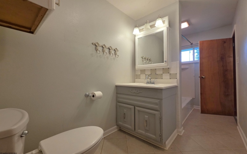 3322 Fairmont Avenue, Fairmont, West Virginia 26554, 3 Bedrooms Bedrooms, 6 Rooms Rooms,1 BathroomBathrooms,Single Family Detached,For Sale,Fairmont,0,10166010