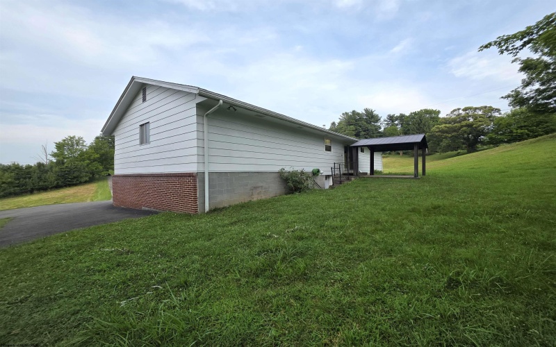 3322 Fairmont Avenue, Fairmont, West Virginia 26554, 3 Bedrooms Bedrooms, 6 Rooms Rooms,1 BathroomBathrooms,Single Family Detached,For Sale,Fairmont,0,10166010