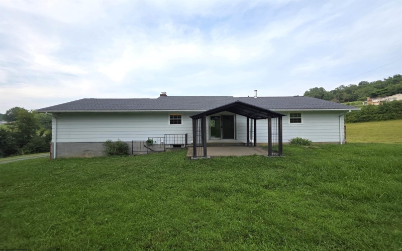 3322 Fairmont Avenue, Fairmont, West Virginia 26554, 3 Bedrooms Bedrooms, 6 Rooms Rooms,1 BathroomBathrooms,Single Family Detached,For Sale,Fairmont,0,10166010