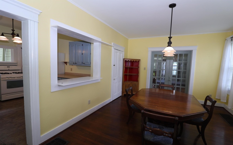 121 Earle Street, Elkins, West Virginia 26241, 3 Bedrooms Bedrooms, 8 Rooms Rooms,3 BathroomsBathrooms,Single Family Detached,For Sale,Earle,0,10166002
