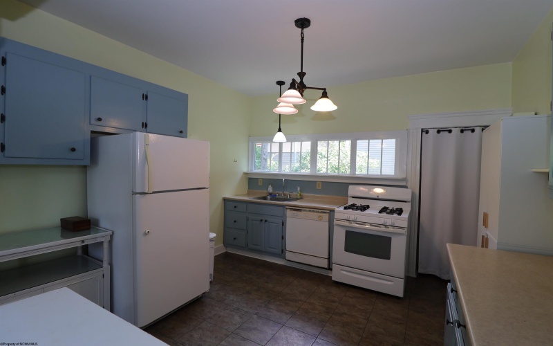 121 Earle Street, Elkins, West Virginia 26241, 3 Bedrooms Bedrooms, 8 Rooms Rooms,3 BathroomsBathrooms,Single Family Detached,For Sale,Earle,0,10166002