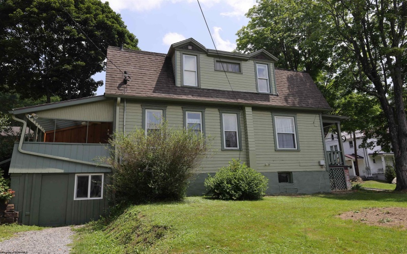 121 Earle Street, Elkins, West Virginia 26241, 3 Bedrooms Bedrooms, 8 Rooms Rooms,3 BathroomsBathrooms,Single Family Detached,For Sale,Earle,0,10166002