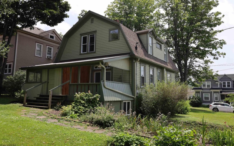 121 Earle Street, Elkins, West Virginia 26241, 3 Bedrooms Bedrooms, 8 Rooms Rooms,3 BathroomsBathrooms,Single Family Detached,For Sale,Earle,0,10166002