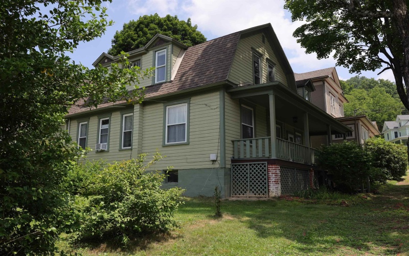121 Earle Street, Elkins, West Virginia 26241, 3 Bedrooms Bedrooms, 8 Rooms Rooms,3 BathroomsBathrooms,Single Family Detached,For Sale,Earle,0,10166002
