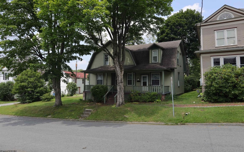 121 Earle Street, Elkins, West Virginia 26241, 3 Bedrooms Bedrooms, 8 Rooms Rooms,3 BathroomsBathrooms,Single Family Detached,For Sale,Earle,0,10166002