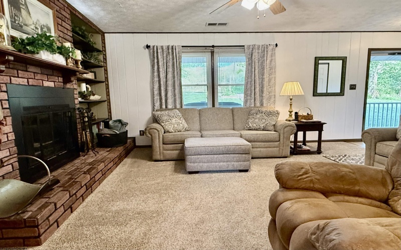 390 Herald Drive, Fairmont, West Virginia 26554, 3 Bedrooms Bedrooms, 6 Rooms Rooms,2 BathroomsBathrooms,Single Family Detached,For Sale,Herald,0,10166016