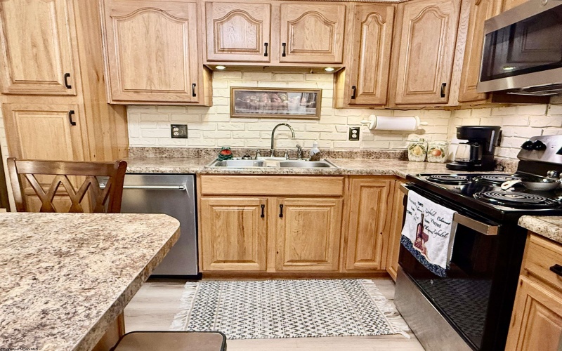 390 Herald Drive, Fairmont, West Virginia 26554, 3 Bedrooms Bedrooms, 6 Rooms Rooms,2 BathroomsBathrooms,Single Family Detached,For Sale,Herald,0,10166016