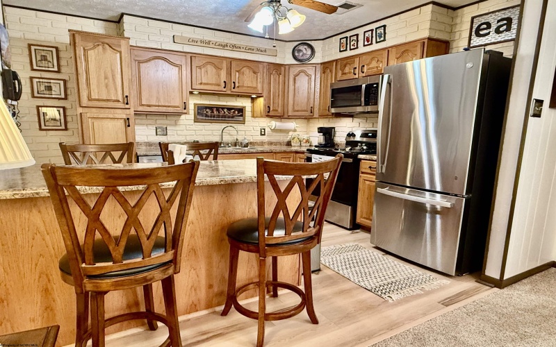 390 Herald Drive, Fairmont, West Virginia 26554, 3 Bedrooms Bedrooms, 6 Rooms Rooms,2 BathroomsBathrooms,Single Family Detached,For Sale,Herald,0,10166016