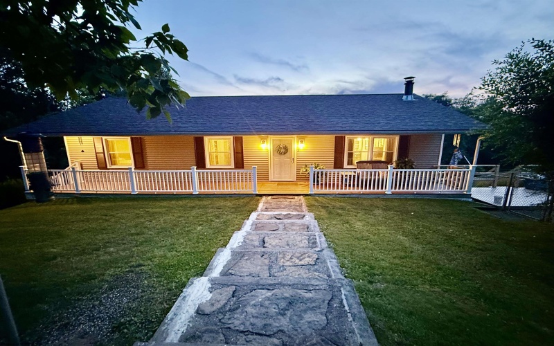 390 Herald Drive, Fairmont, West Virginia 26554, 3 Bedrooms Bedrooms, 6 Rooms Rooms,2 BathroomsBathrooms,Single Family Detached,For Sale,Herald,0,10166016
