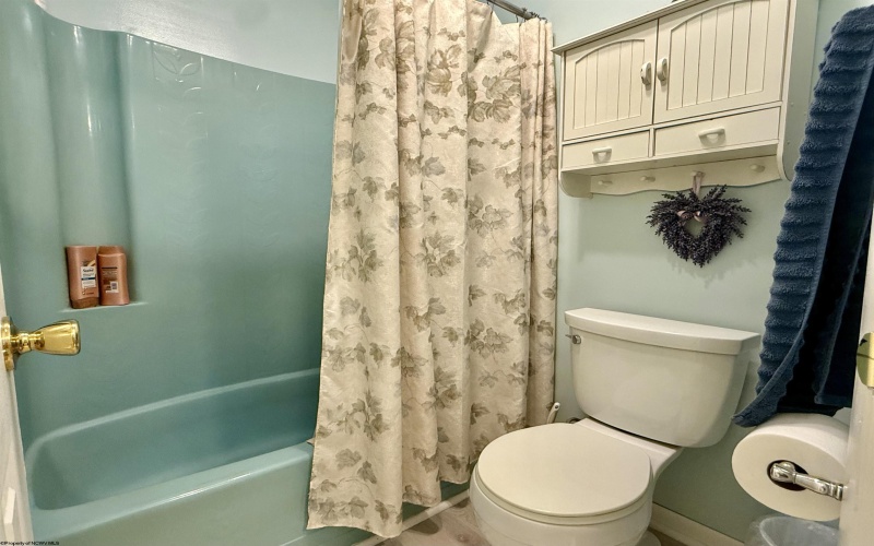 390 Herald Drive, Fairmont, West Virginia 26554, 3 Bedrooms Bedrooms, 6 Rooms Rooms,2 BathroomsBathrooms,Single Family Detached,For Sale,Herald,0,10166016