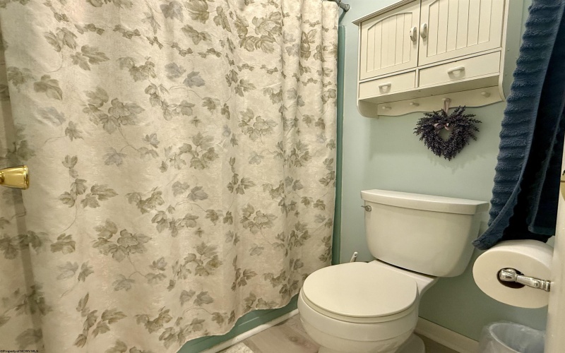 390 Herald Drive, Fairmont, West Virginia 26554, 3 Bedrooms Bedrooms, 6 Rooms Rooms,2 BathroomsBathrooms,Single Family Detached,For Sale,Herald,0,10166016