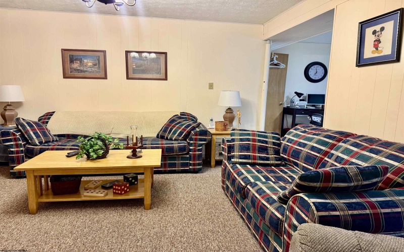 390 Herald Drive, Fairmont, West Virginia 26554, 3 Bedrooms Bedrooms, 6 Rooms Rooms,2 BathroomsBathrooms,Single Family Detached,For Sale,Herald,0,10166016