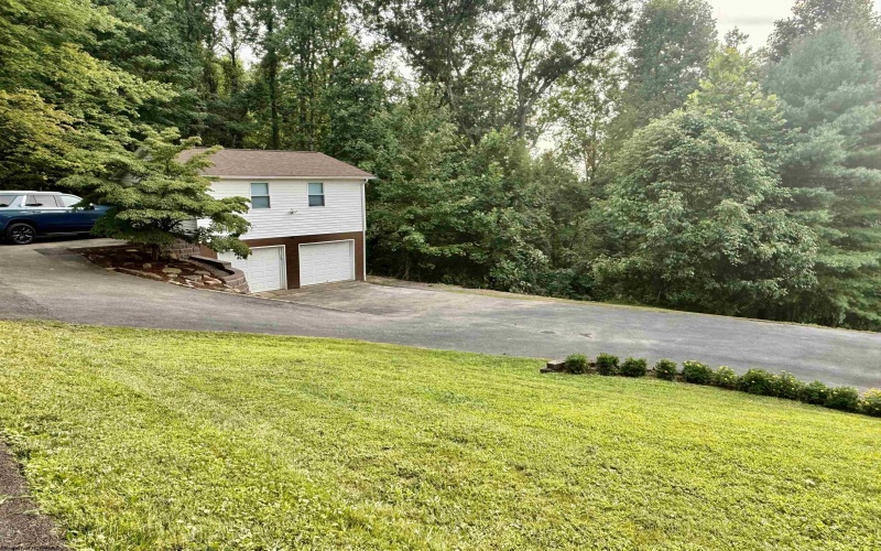 390 Herald Drive, Fairmont, West Virginia 26554, 3 Bedrooms Bedrooms, 6 Rooms Rooms,2 BathroomsBathrooms,Single Family Detached,For Sale,Herald,0,10166016